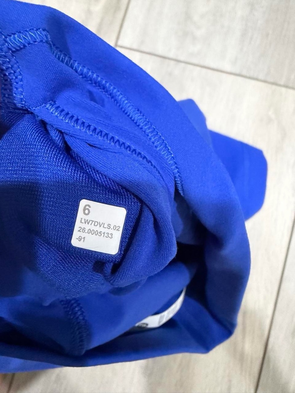 lululemon Women’s Align No Line HR Short 6” in Beach Ball Blue  ——  Size 6 - Picture 5 of 7